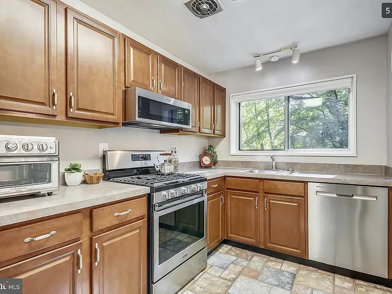 10636 Montrose Ave #M3A — Photo 2