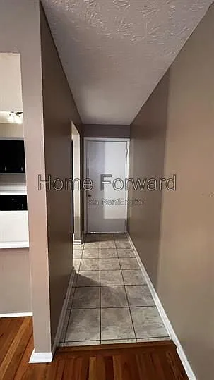 Studio, 1.0 bath, 432 sqft, $950 — Photo 2