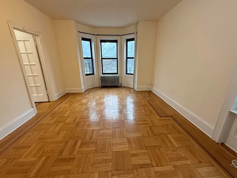 214 E Mosholu Pkwy S #3A — Photo 1
