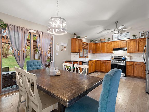 5th image of 221 Scherland Dr