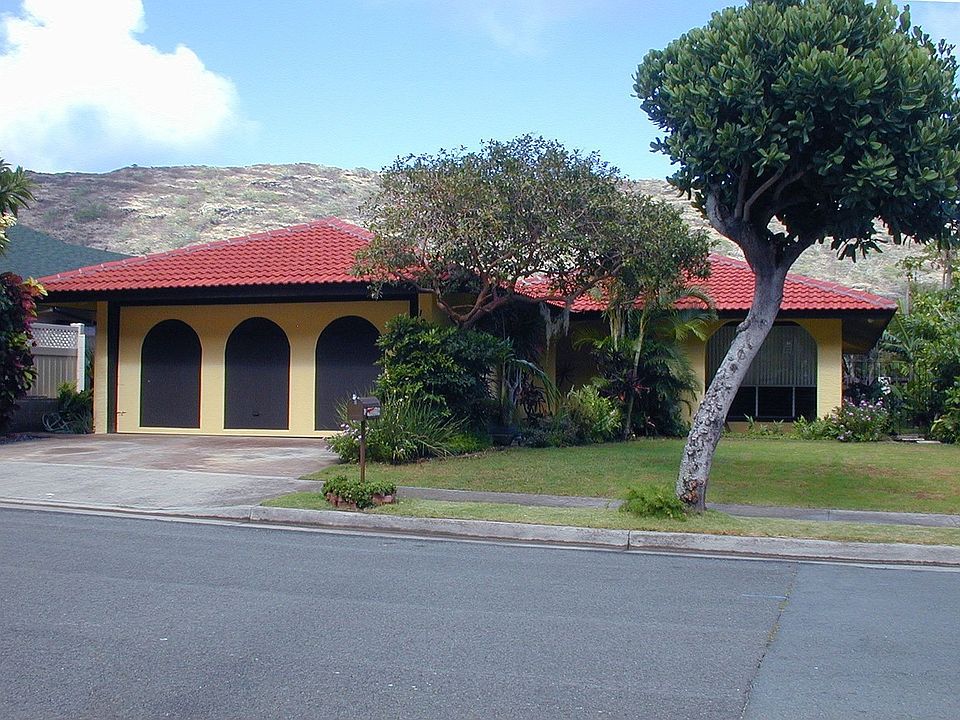Street-front, facing east.