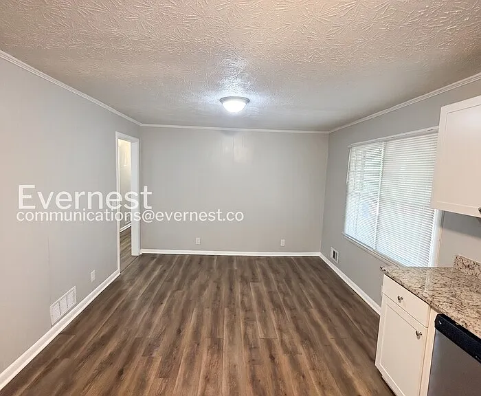 539 Green St — Photo 6