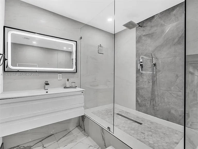 440 SE 8th Ave — Photo 7
