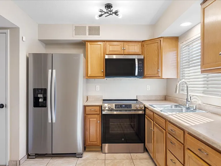 2207 N 9th Ave — Photo 11