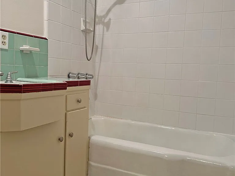 1609 E Chevy Chase Dr #1611 — Photo 11