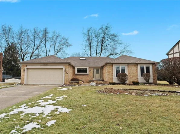 19213 Laurel Dr, Livonia, MI 48152