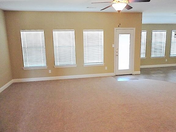 5th image of 3809 Monica Ln