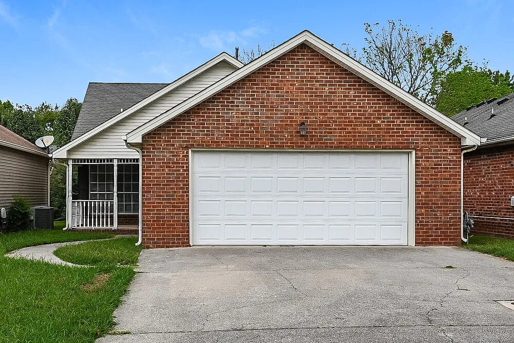 3 bed, 2.0 bath, 1311 sqft, $2,180 — Photo 4
