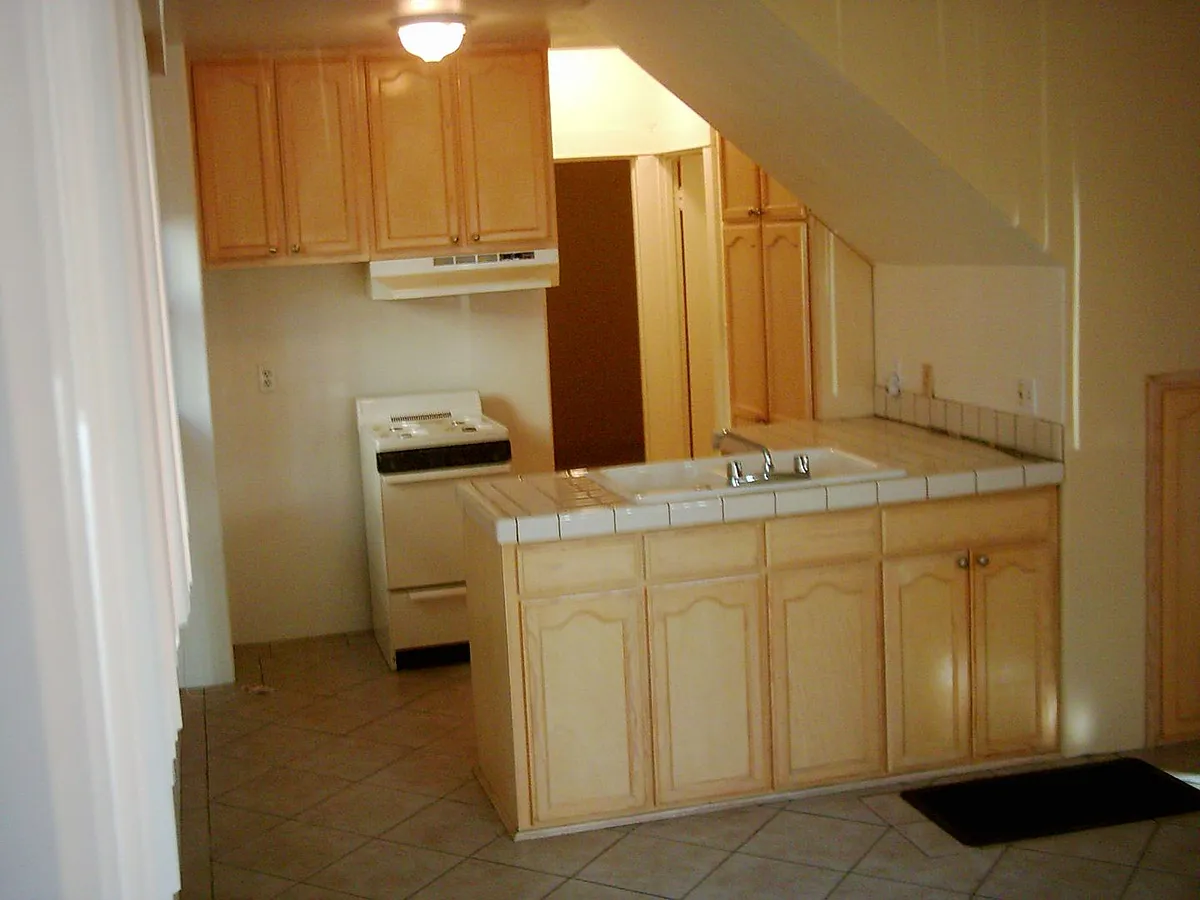 Building Photo - 1154 Cedar Ave #A