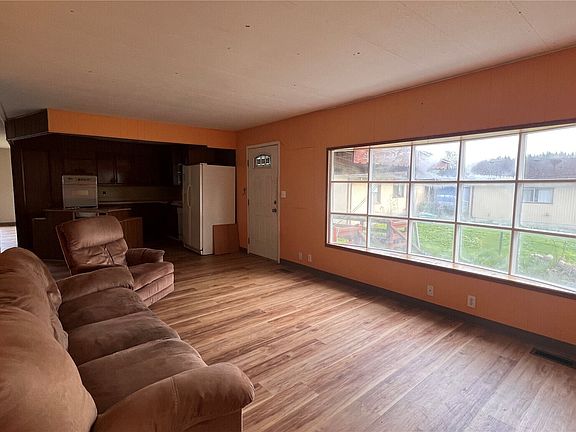 4th image of 215 Cowlitz Drive