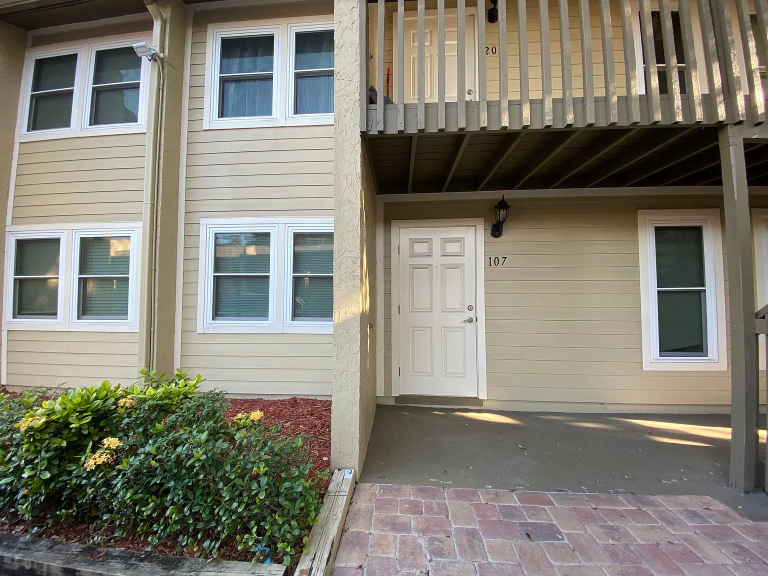 2 bed, 748 sqft, $1,800 — Photo 3