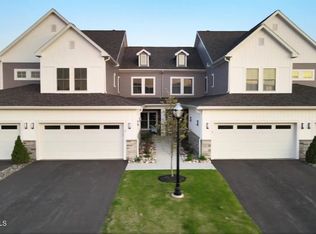 11 Wardley Cir, Cohoes, NY 12047
