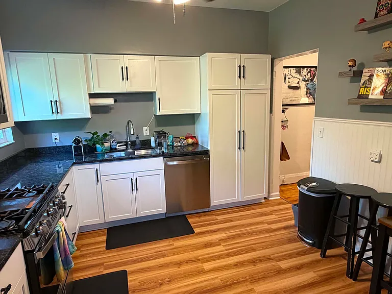 414 S Evaline St #B — Photo 5