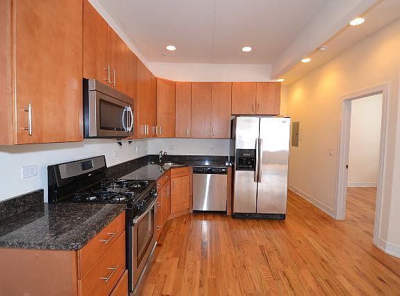 3rd image of 2835 N Damen Ave #F2