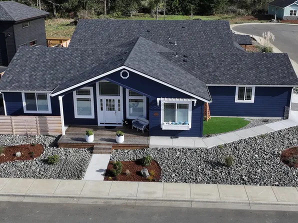 1341 Nautical Heights Dr, Brookings, OR 97415