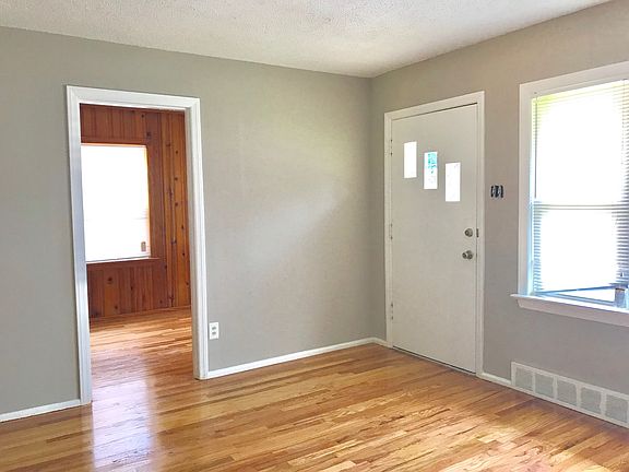 3rd image of 2818 Wismer Ave