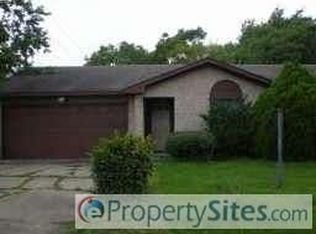 7107 Kings Dr, Baytown, TX 77521