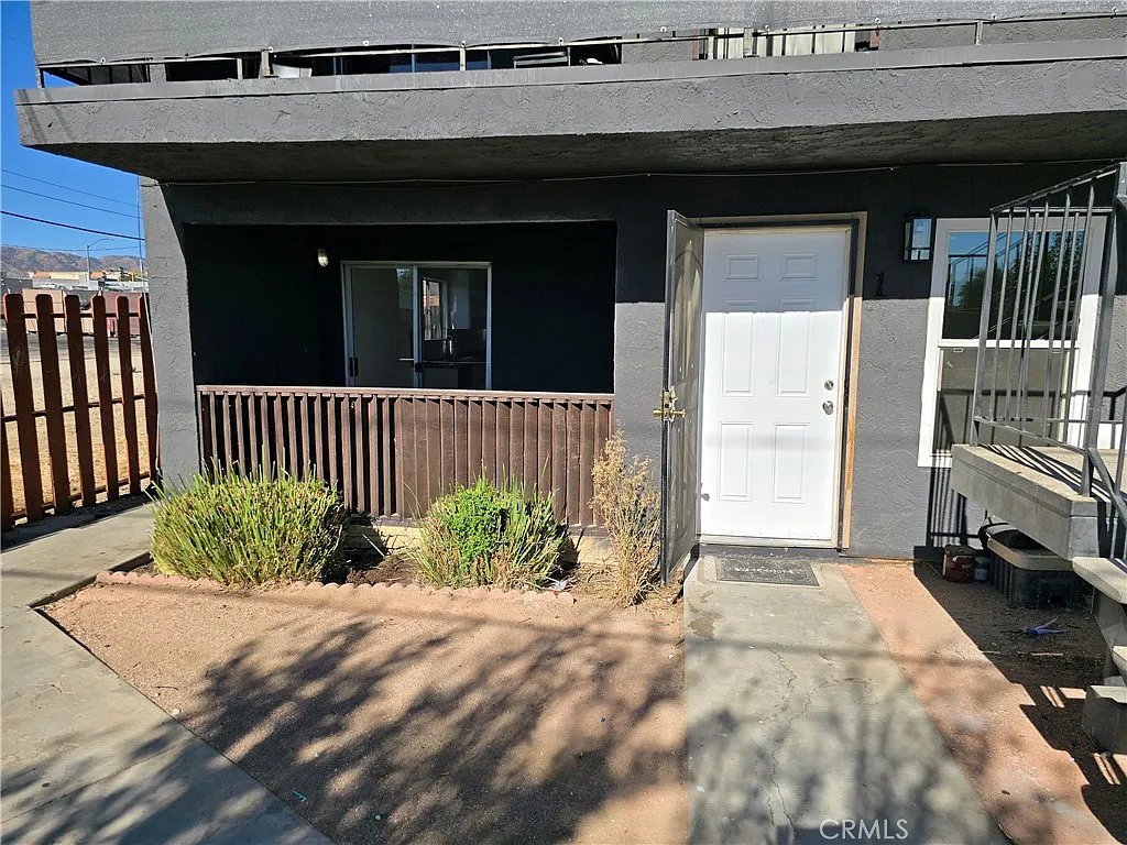 2 bed, 960 sqft, $2,200 — Photo 1