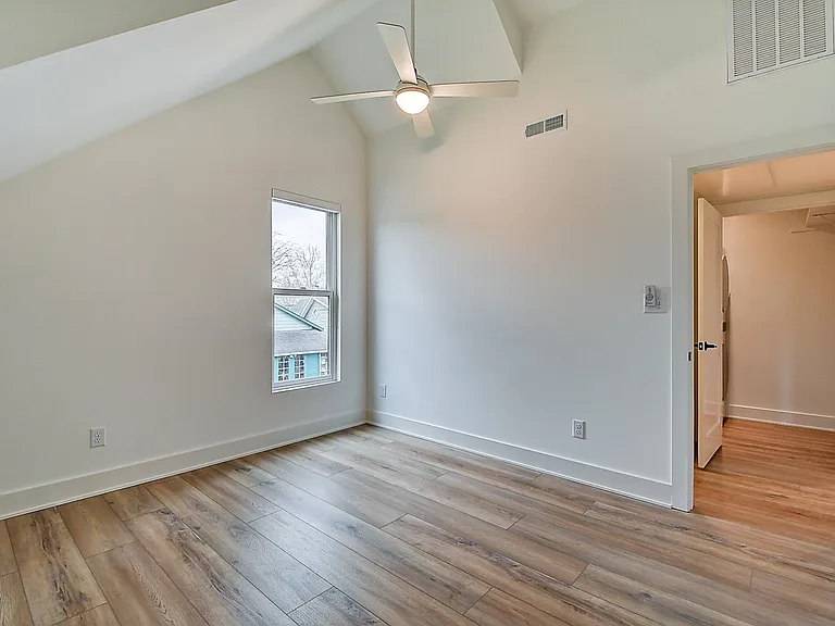 1220 E 9th St — Photo 14
