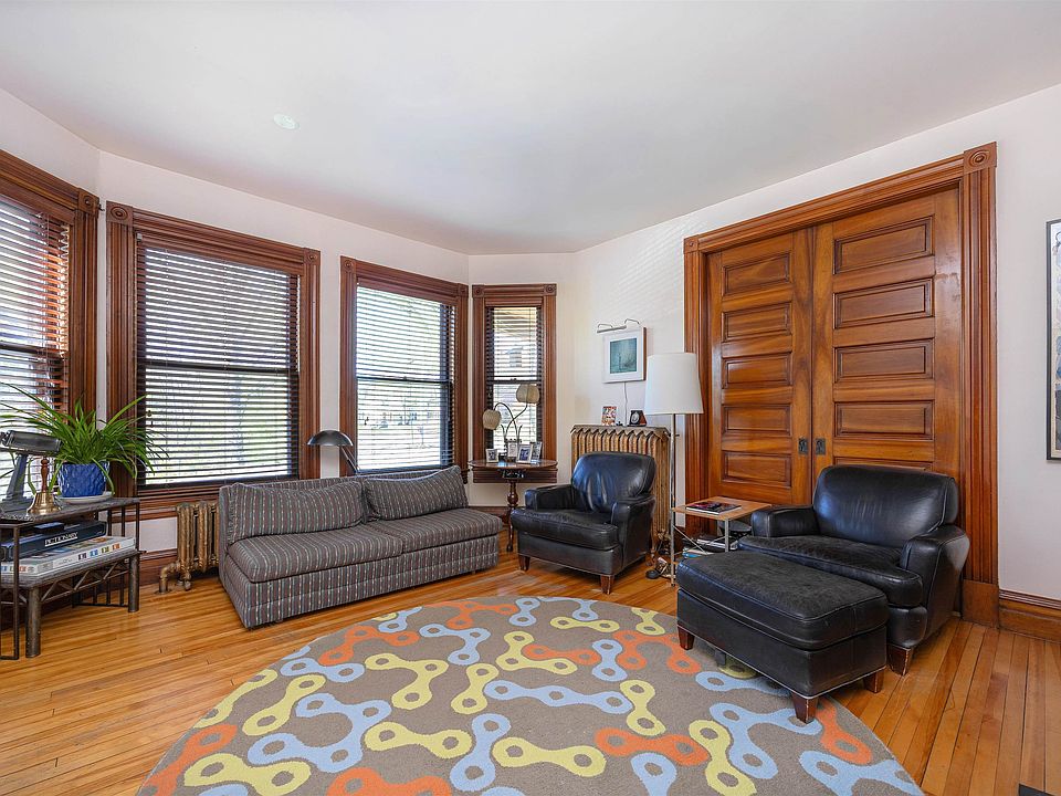 10th image of 154 Boynton Avenue