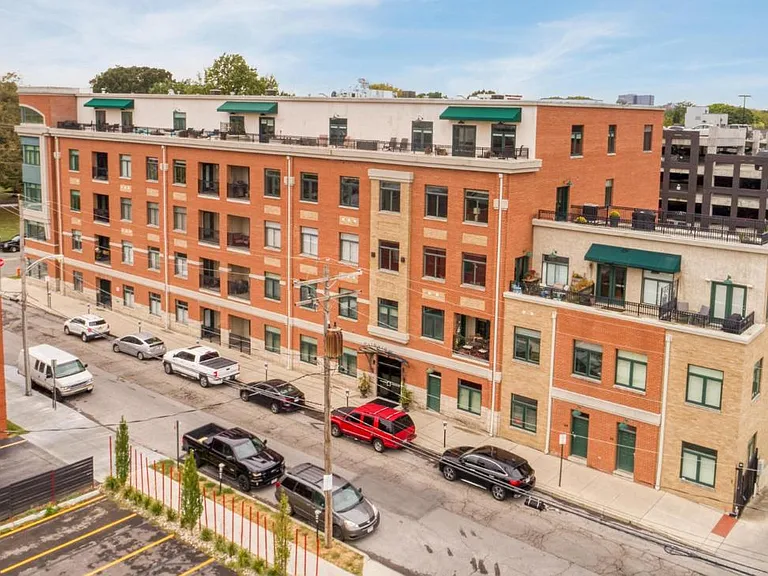 34 W Poplar Ave #402 — Photo 47