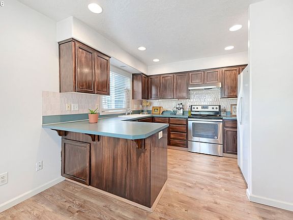 5th image of 4484 SE 24th St