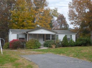 39 Deer Crossing Ln, Peterstown, WV 24963