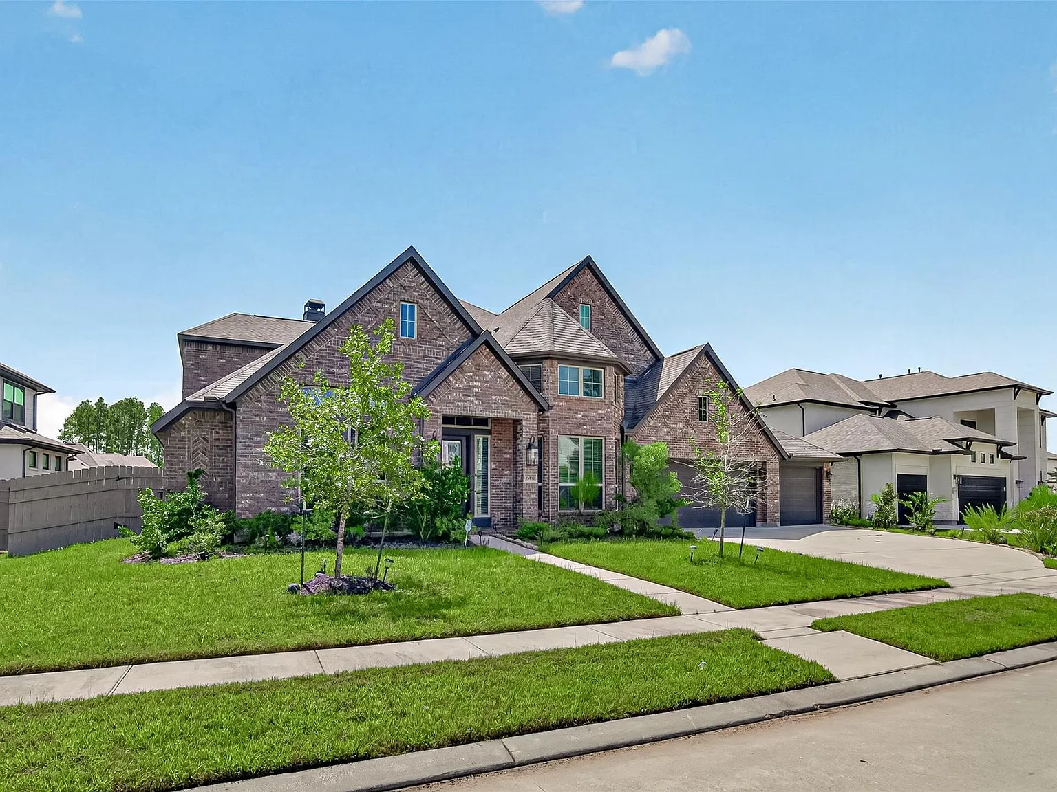 5 bed, 4.5 bath, 4397 sqft, $4,200 — Photo 2