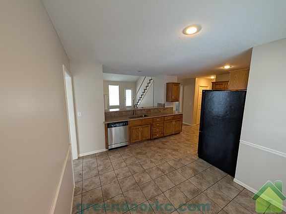 4th image of 14850 Robinson St #14850