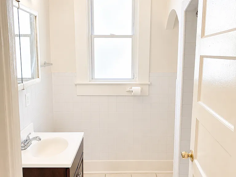 847 W 41st St — Photo 6