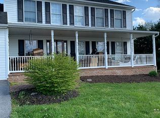 219 Robins Ln, Falling Waters, WV 25419