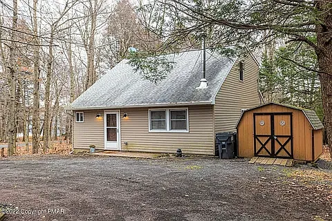 23 Redwood Dr — Photo 1