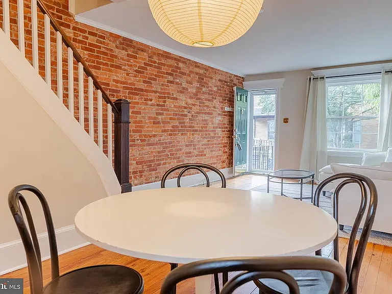 1613 Laurel St — Photo 4
