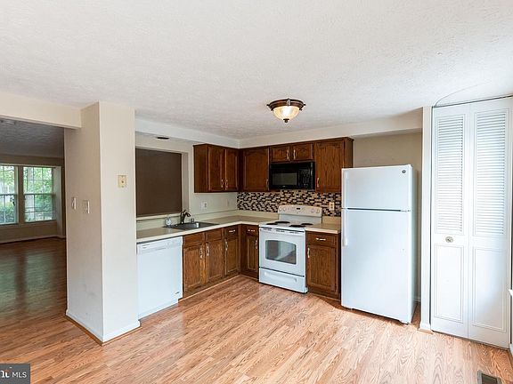 4th image of 14209 Castlemoor Ct