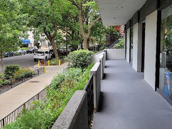 3rd image of 1221 N Dearborn Pkwy #812S