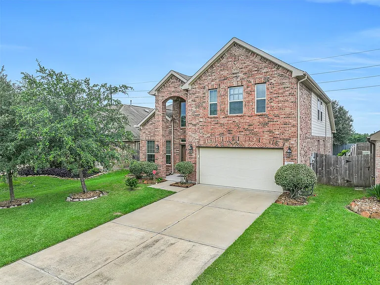 4511 Apple Point Ln — Photo 1