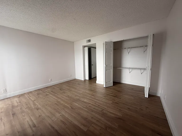 8720 N Sherman Cir #205 — Photo 7