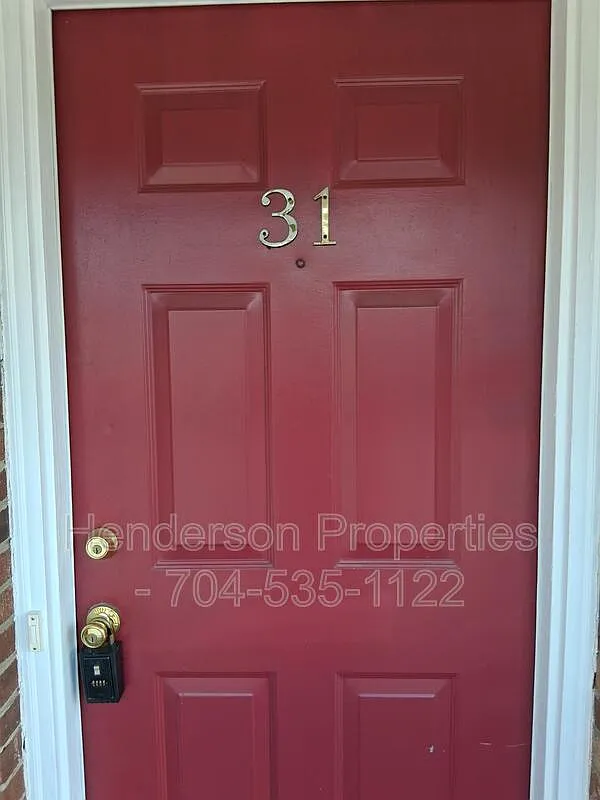 100 Fairway St — Photo 1