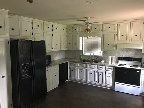 3rd image of 9 Bariwayne Cir