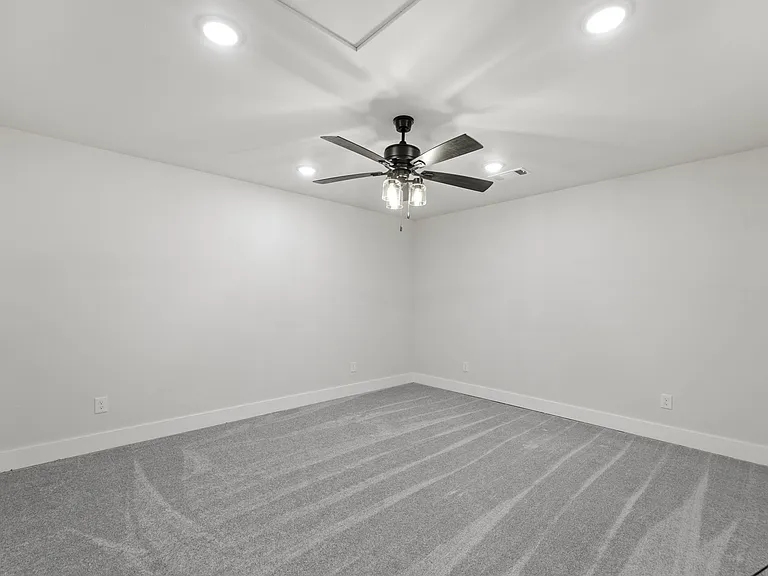1110 Montieri Dr — Photo 24