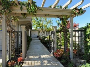 4 Donald Dr, Orinda, CA 94563