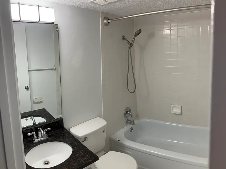 2203 S Ferncreek Ave #4 — Photo 4