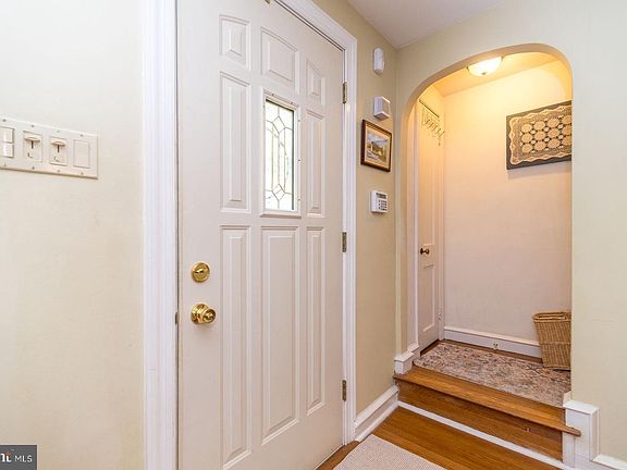 3rd image of 534 Pinney Rd