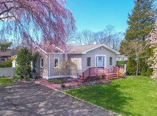 6 W End Ave, East Quogue, NY 11942
