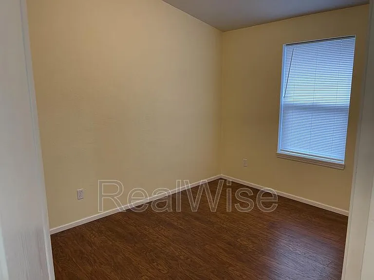 656 E Park St — Photo 9