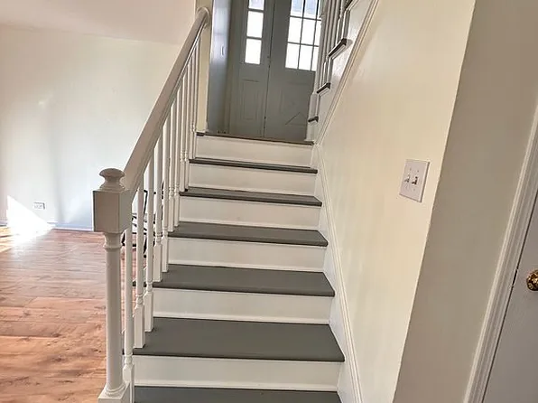 2083 Leeward Ln, Hanover Park, IL 60133