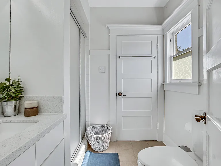1340 E Washington Blvd — Photo 41