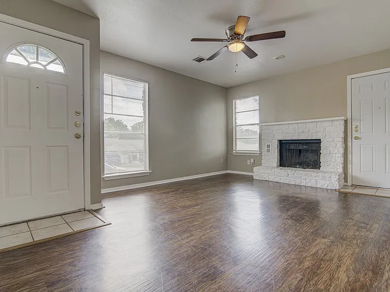 819 Sirocco Dr — Photo 3