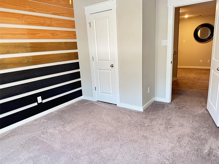 2328 Calvert Dr — Photo 15