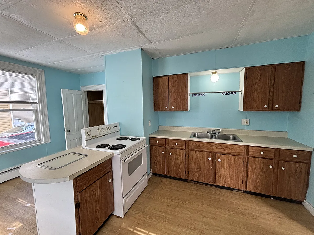 Building Photo - 170 Warren St #1